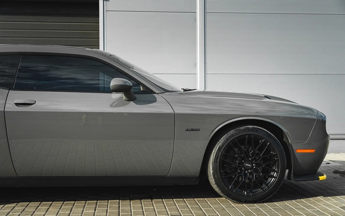 Dodge Challenger cena 126000 przebieg: 130000, rok produkcji 2018 z Chełm małe 781